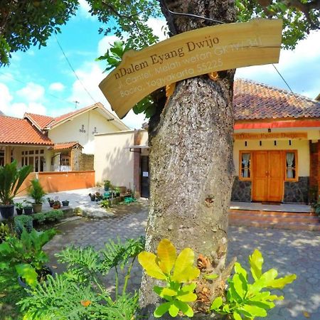 nDalem Eyang Dwijo Hotel Yogyakarta Buitenkant foto