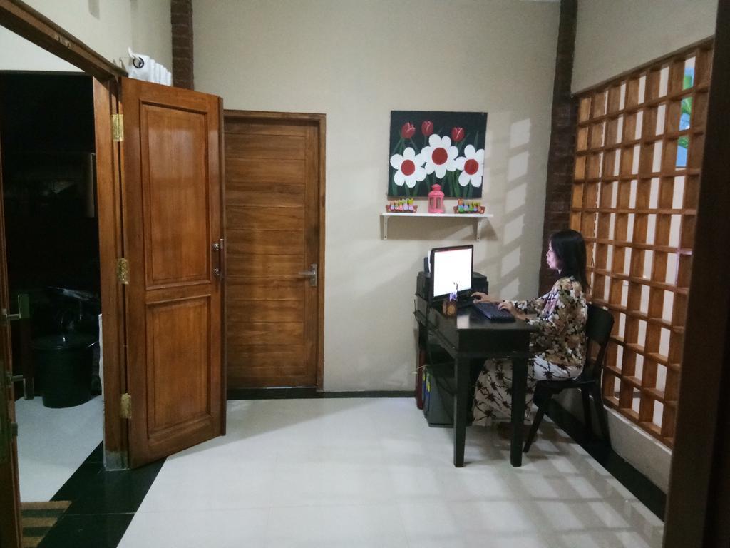 nDalem Eyang Dwijo Hotel Yogyakarta Buitenkant foto